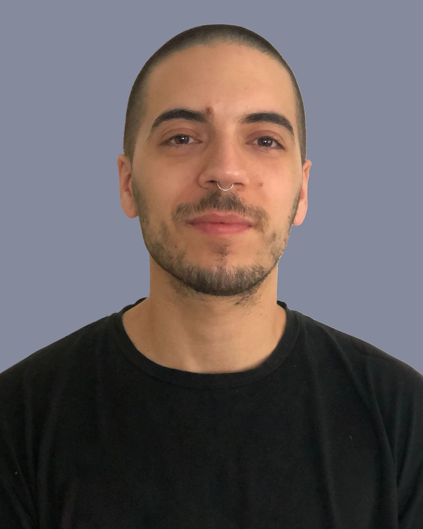 Black-and-white portrait of Simón Sancho, facing the camera, in a dark t-shirt.